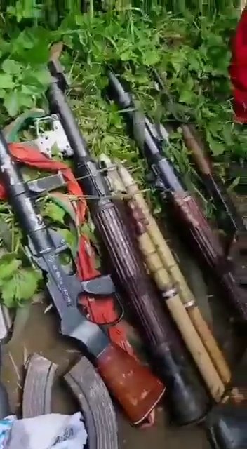 Congo (DRC): Alleged March 23 Movement (M23) members were detained on the road between Rutshuru/Masisi, North Kivu.  Type 69 RPGs with  projectiles (Type 69-1s, PG-7VM, DZGI-40 Bounding, OG-7Vs), AKM rifles, Bulgarian Arsenal AR and a Webley-Schermuly Riot Gun were recovered