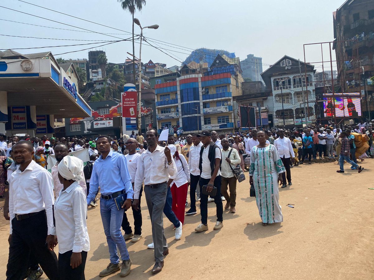 In Bukavu thousands of people have taken to the streets to protest the attack on Goma by the M23 and RDF, and affirm that eastern Congo is part of the DRC il n'y a pas de RDC sans l'Est. Fear is growing that Rwanda plans to annex the entire Kivu region