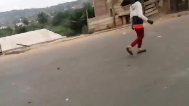 RD Congo: En Boma (provincia del Congo Central), se levantaron barricadas y algunas unidades policiales fueron incendiadas durante las protestas por la persistente inseguridad.