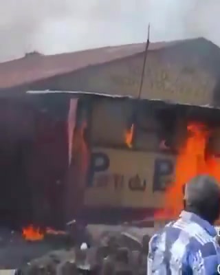 DRC: PPRD headquarters set on fire in Kinshasa. The headquarters of the PPRD, the party of former president Joseph Kabila, was set on fire this Monday, May 4, 2026, on Sendwe Avenue in Kinshasa. The act occurred during a demonstration organized by supporters of the government, initiated by the Union for Democracy and Social Progress (UDPS), who came to express their support for the US sanctions targeting the former head of state.